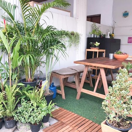 Lost And Found Bed And Breakfast Bangkok Exterior photo